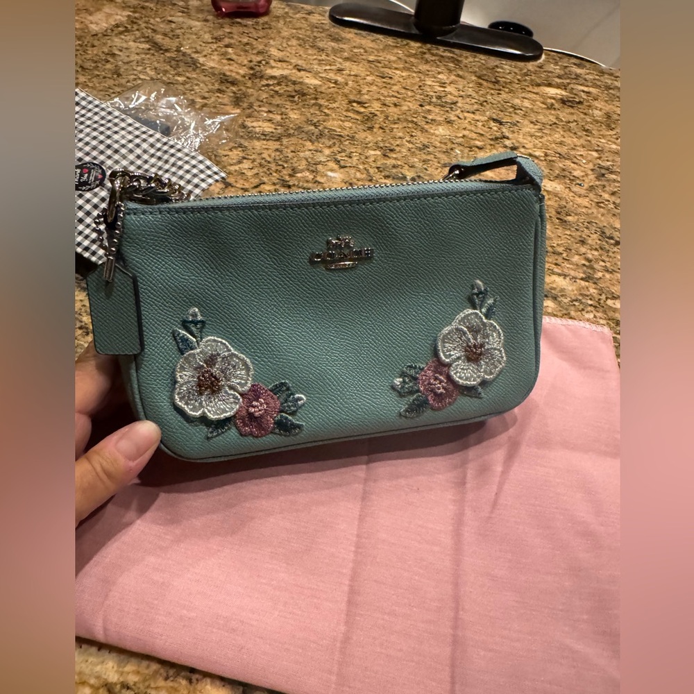 COACH TEAL HAWAIIAN FLORAL EMBROIDERY BEADED LARGE CHAIN WRISTLET  F29378